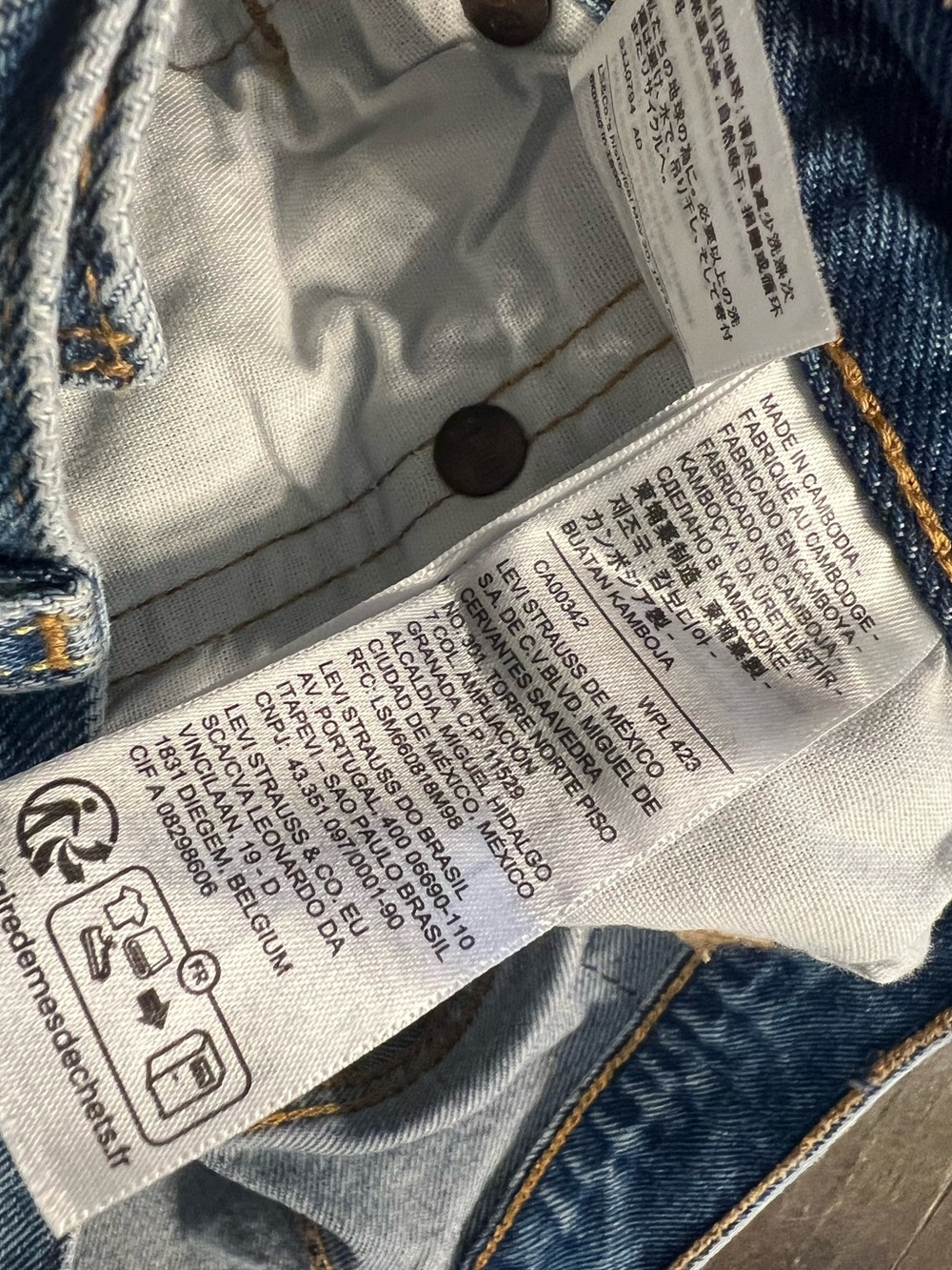 Levi’s 501 High Rise Pieced 150th Anniversary Frayed Hem Jean Shorts Size 28 - Picture 11 of 12
